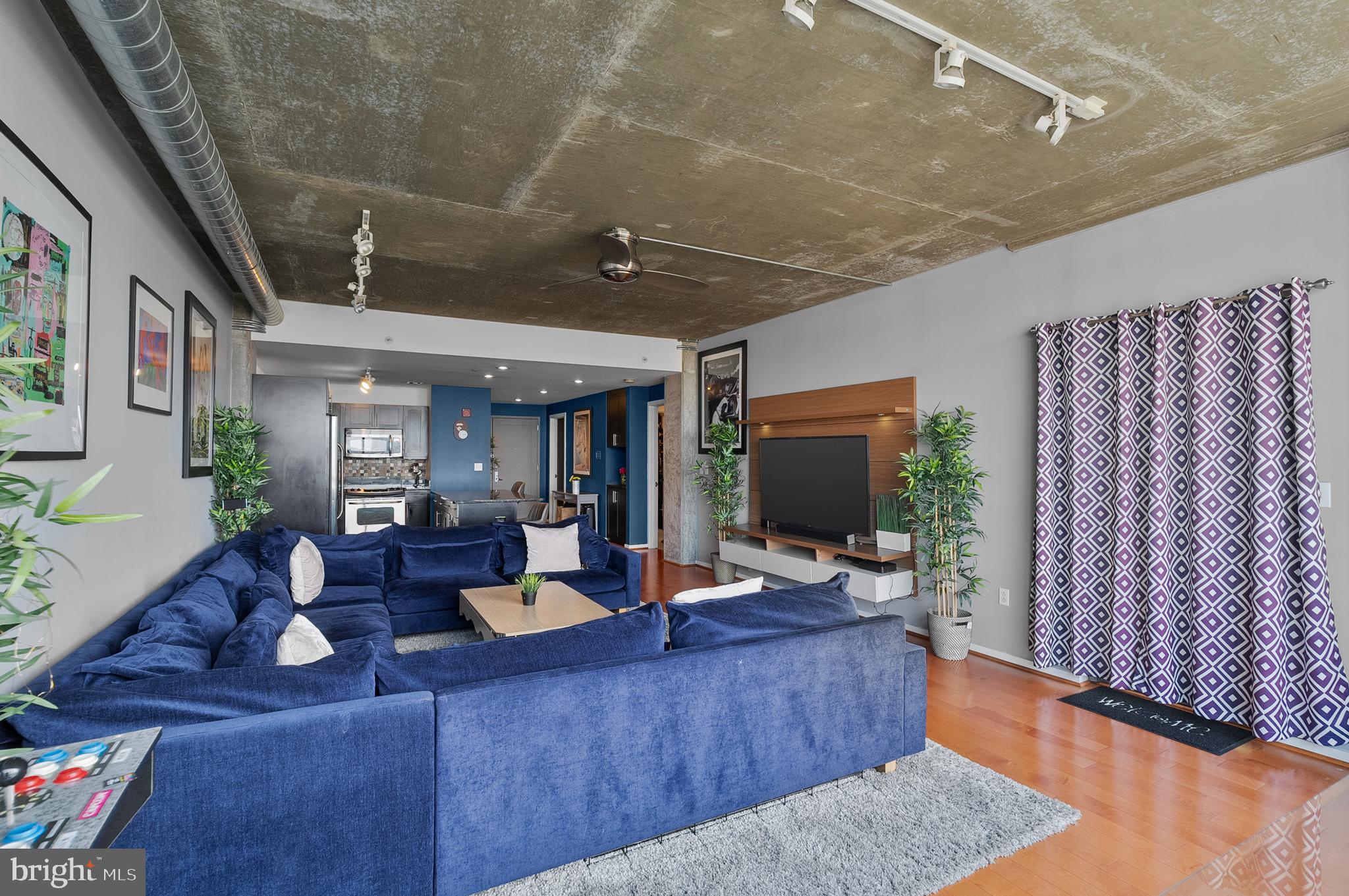 LOCUST POINT - Residential