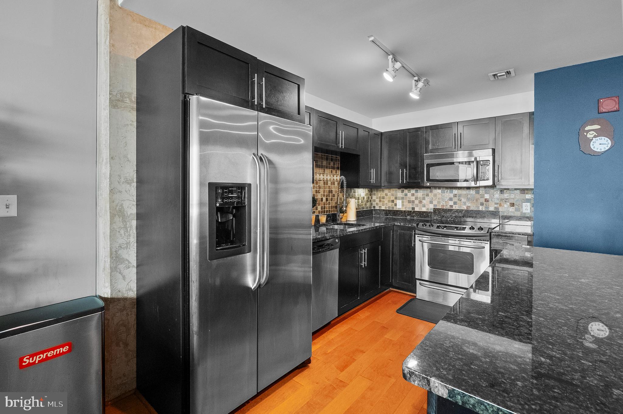 LOCUST POINT - Residential