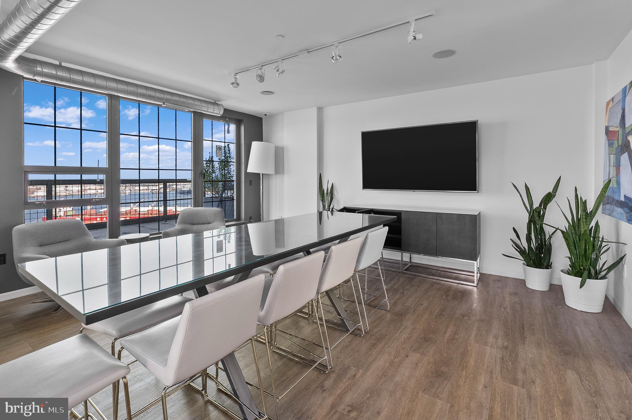 LOCUST POINT - Residential