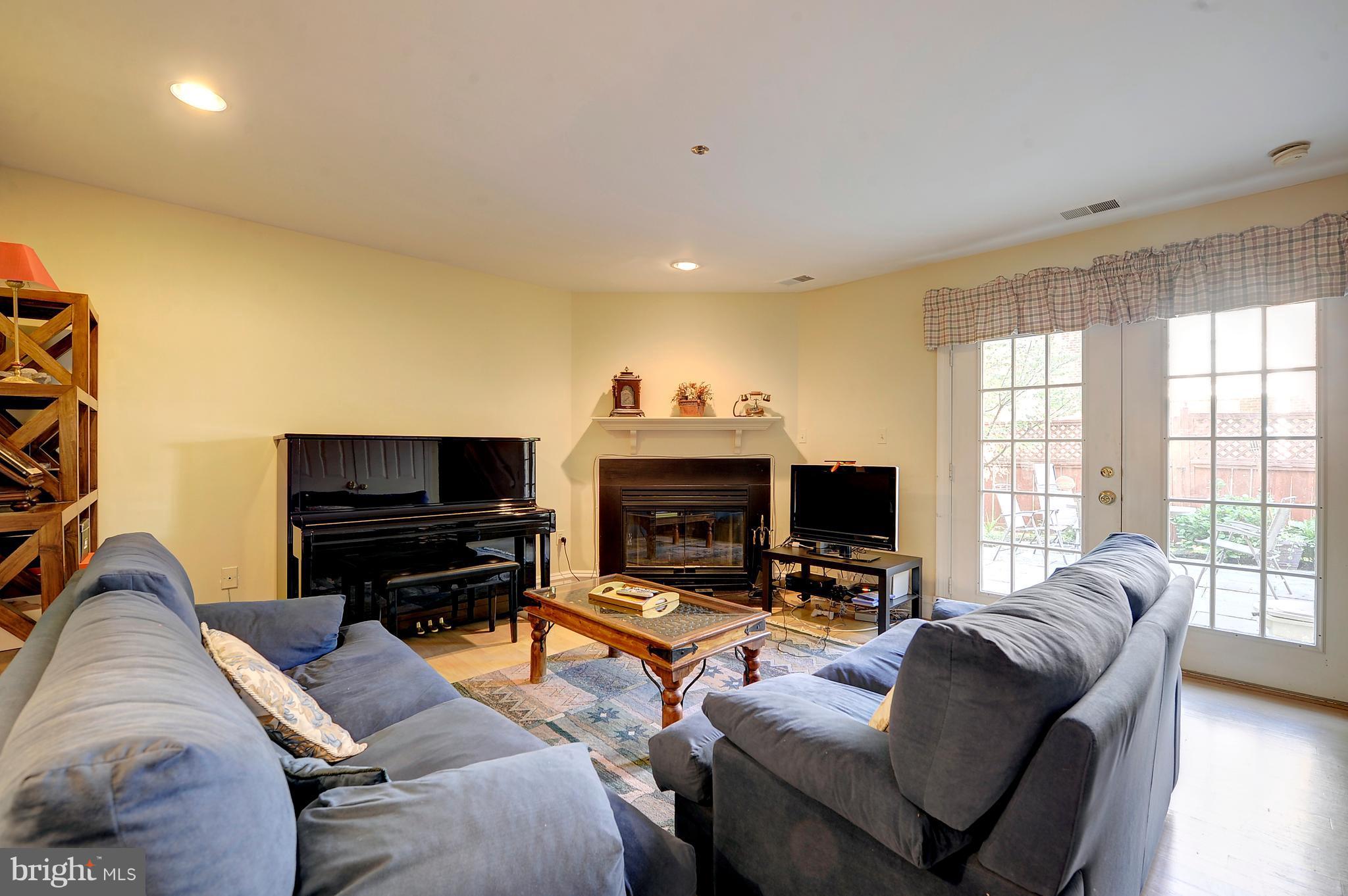 WHITLEY PARK CONDOMINIUM - Residential Lease