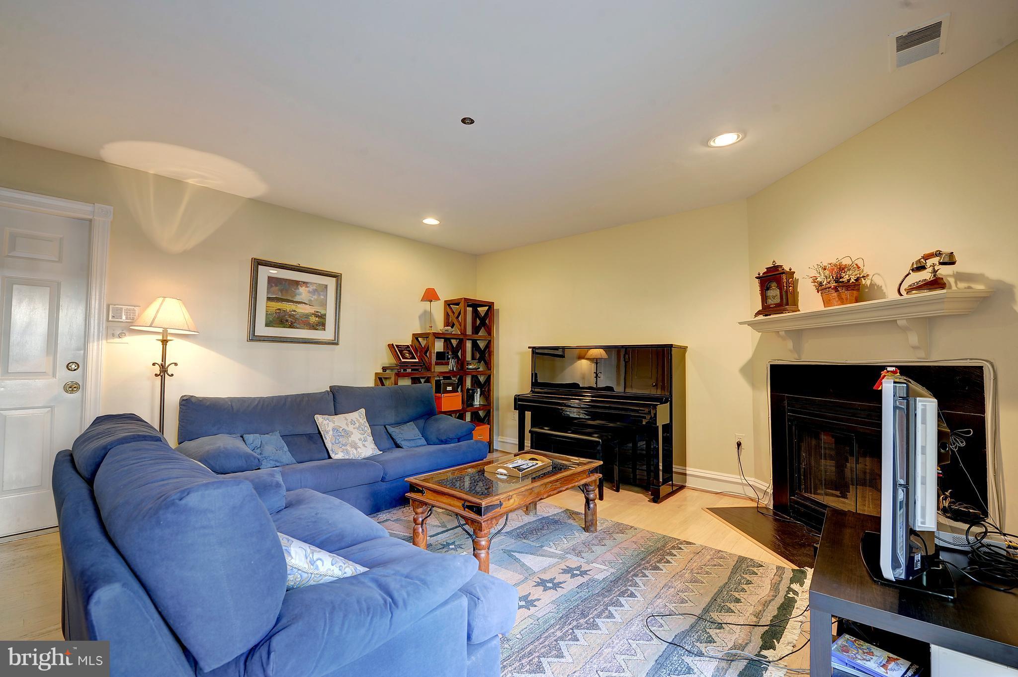 WHITLEY PARK CONDOMINIUM - Residential Lease