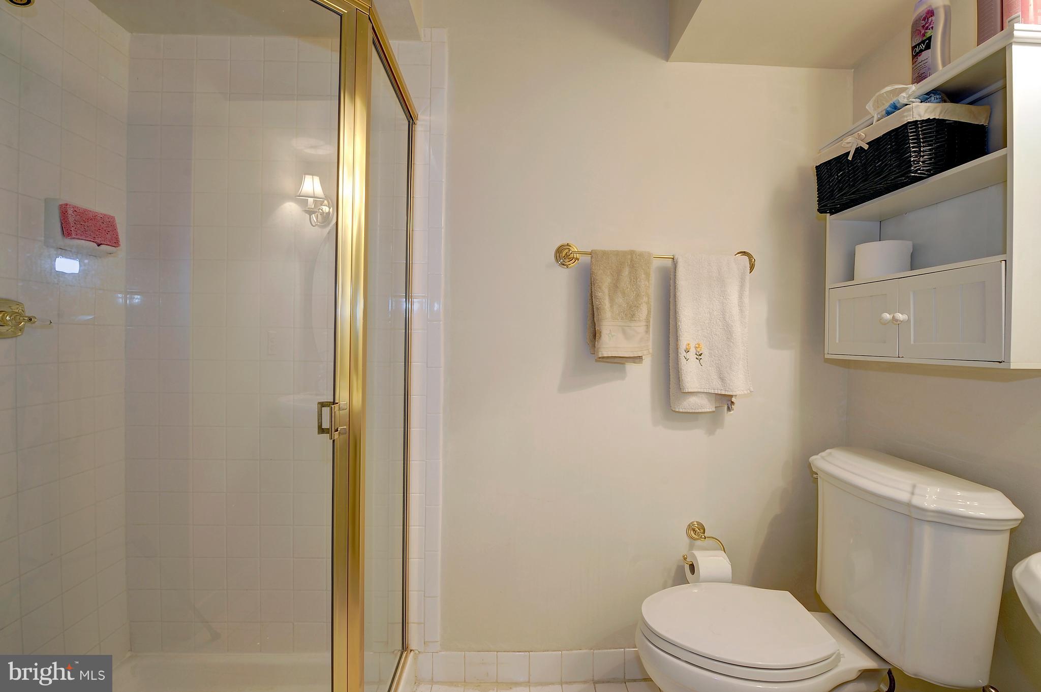 WHITLEY PARK CONDOMINIUM - Residential Lease