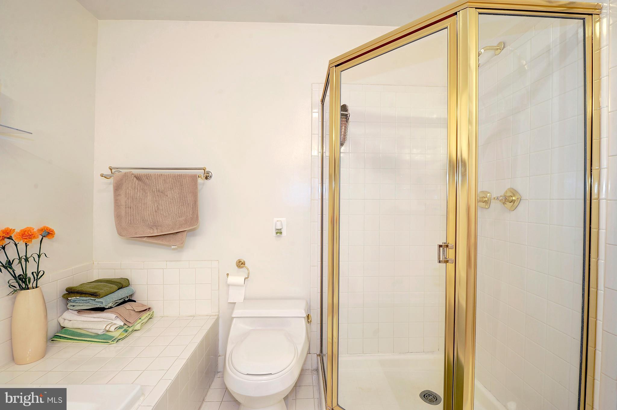 WHITLEY PARK CONDOMINIUM - Residential Lease