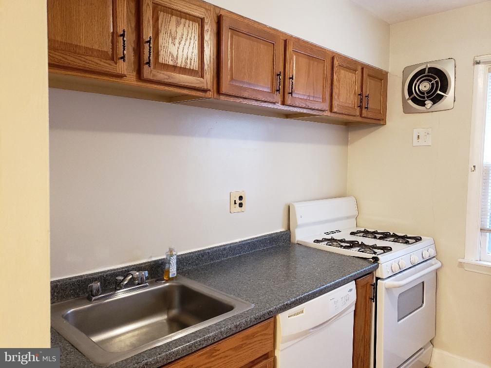 FOXCROFT COLONY - Residential Lease