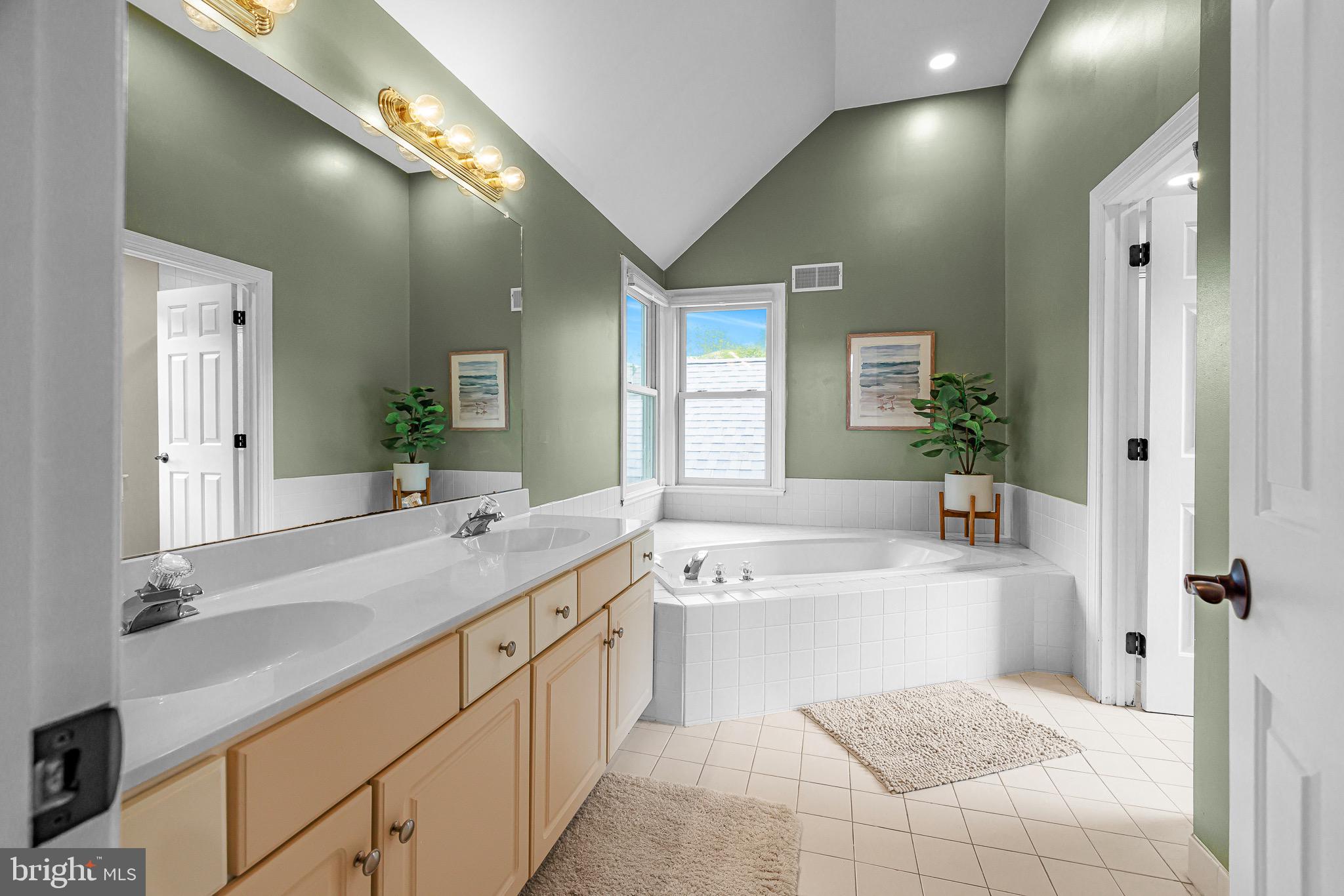 REGALWOOD - Residential