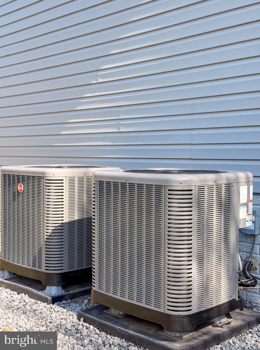 CRESTFIELD - Residential