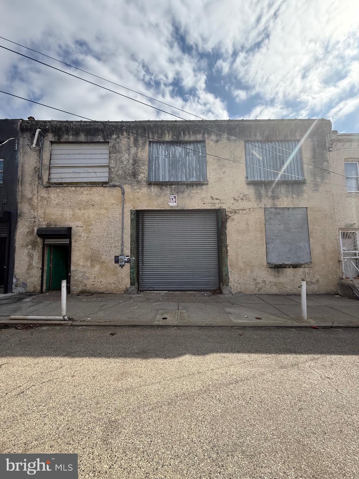 This spacious commercial property in the 19133 area offers a fantastic opportunity for businesses in the automotive industry. With plenty of parking space and a large garage, it is the perfect fit for mechanics, auto body shops, or any business that requires ample vehicle storage or workspace. The property is situated in a very convenient location, with easy access to major roads, making it highly visible and accessible for your business needs.
The property is being sold in its current "as-is" condition, providing you with the flexibility to make any improvements or adjustments to suit your specific needs. This is a unique opportunity you won’t want to miss. If you're looking to expand or start a new business, this property offers endless possibilities. Don’t wait – act quickly before it’s gone!