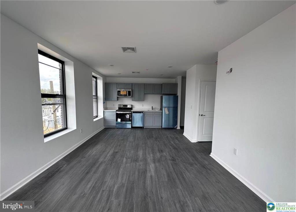 123 N LUMBER STREET 4A