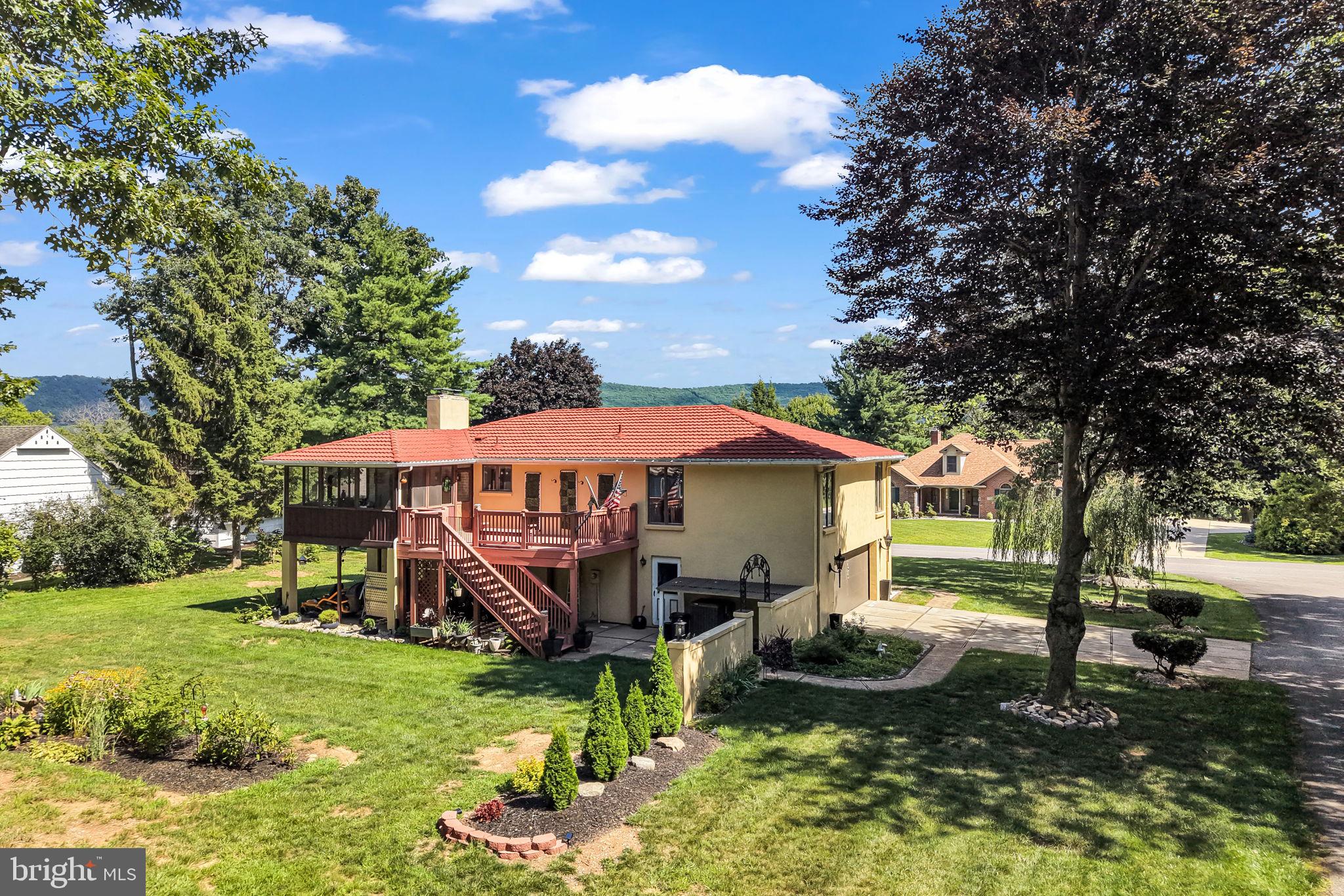 6075 FAIRWAY DRIVE W