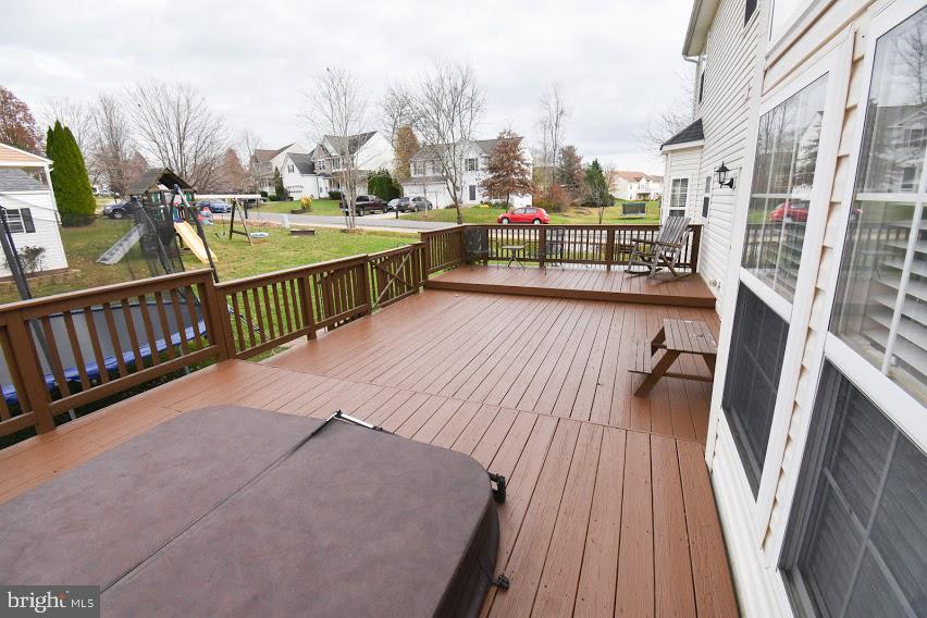 REDWOOD LAKES - Residential