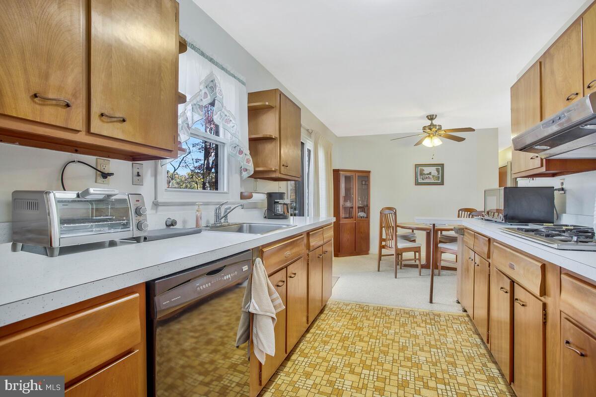 HILLMEADE MANOR - Residential