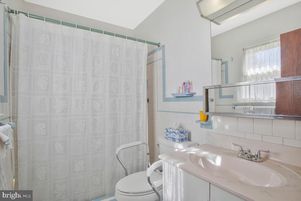 HILLMEADE MANOR - Residential