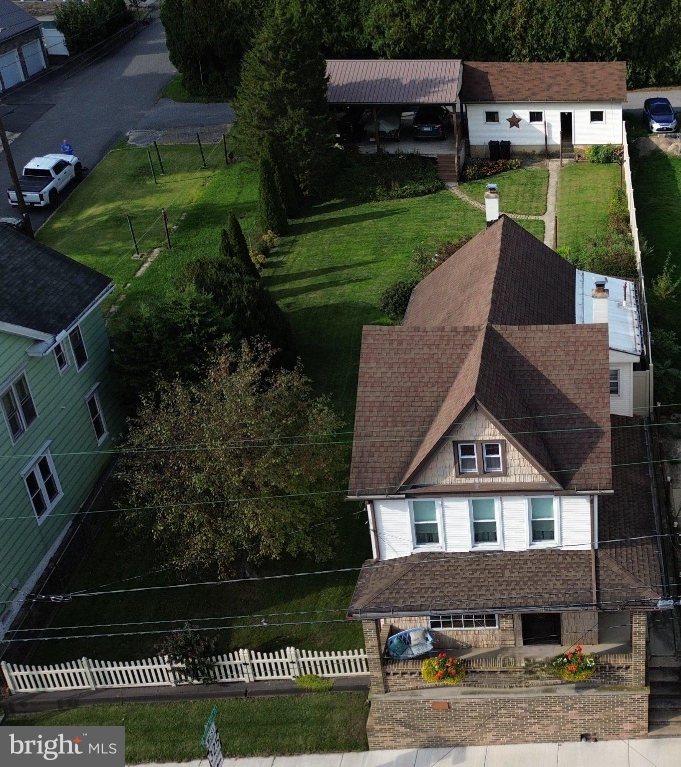 1009 E GRAND AVENUE