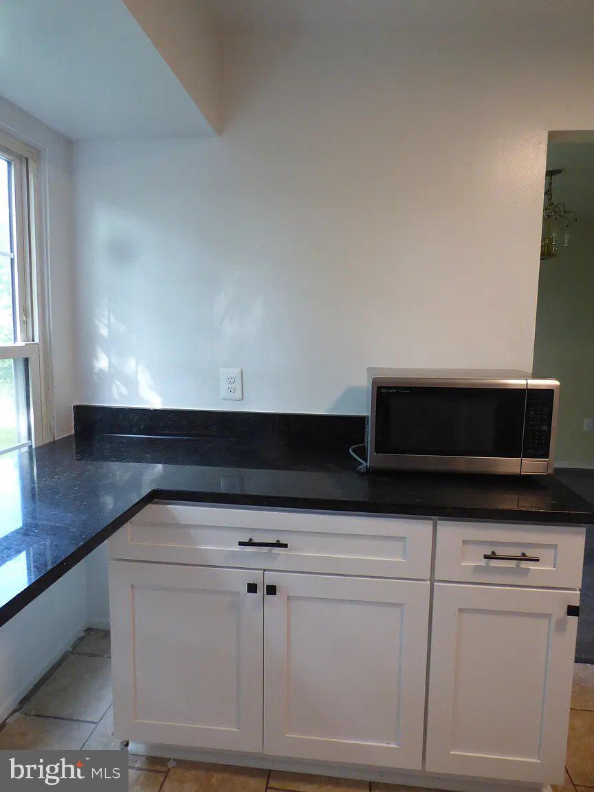 COLLEGE SQUARE - Residential Lease