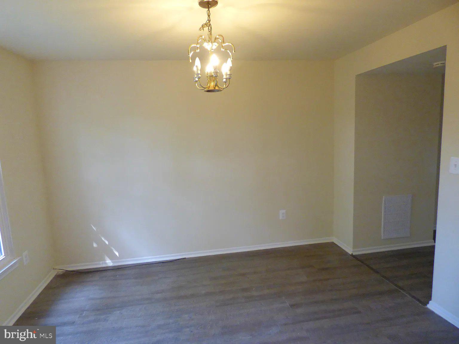 COLLEGE SQUARE - Residential Lease