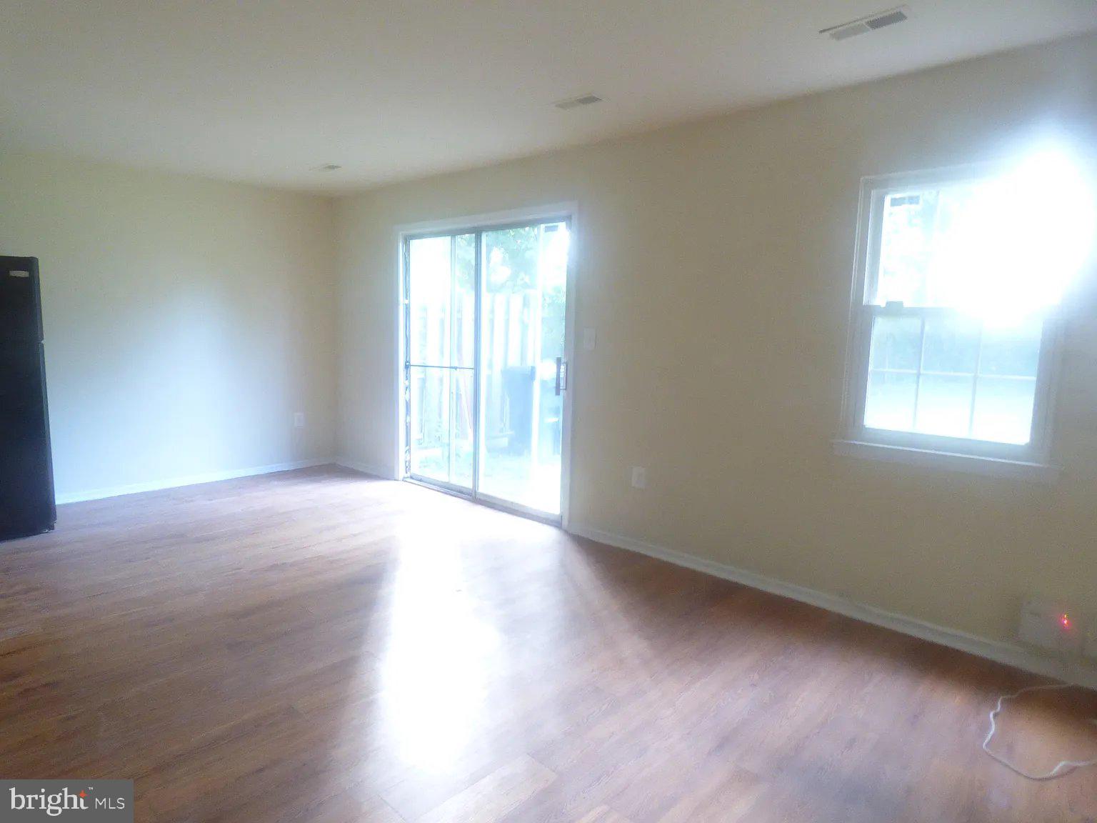 COLLEGE SQUARE - Residential Lease