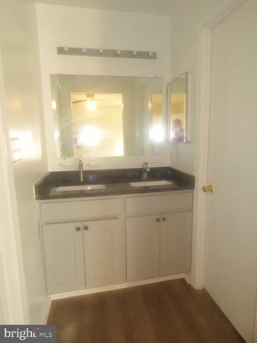 COLLEGE SQUARE - Residential Lease