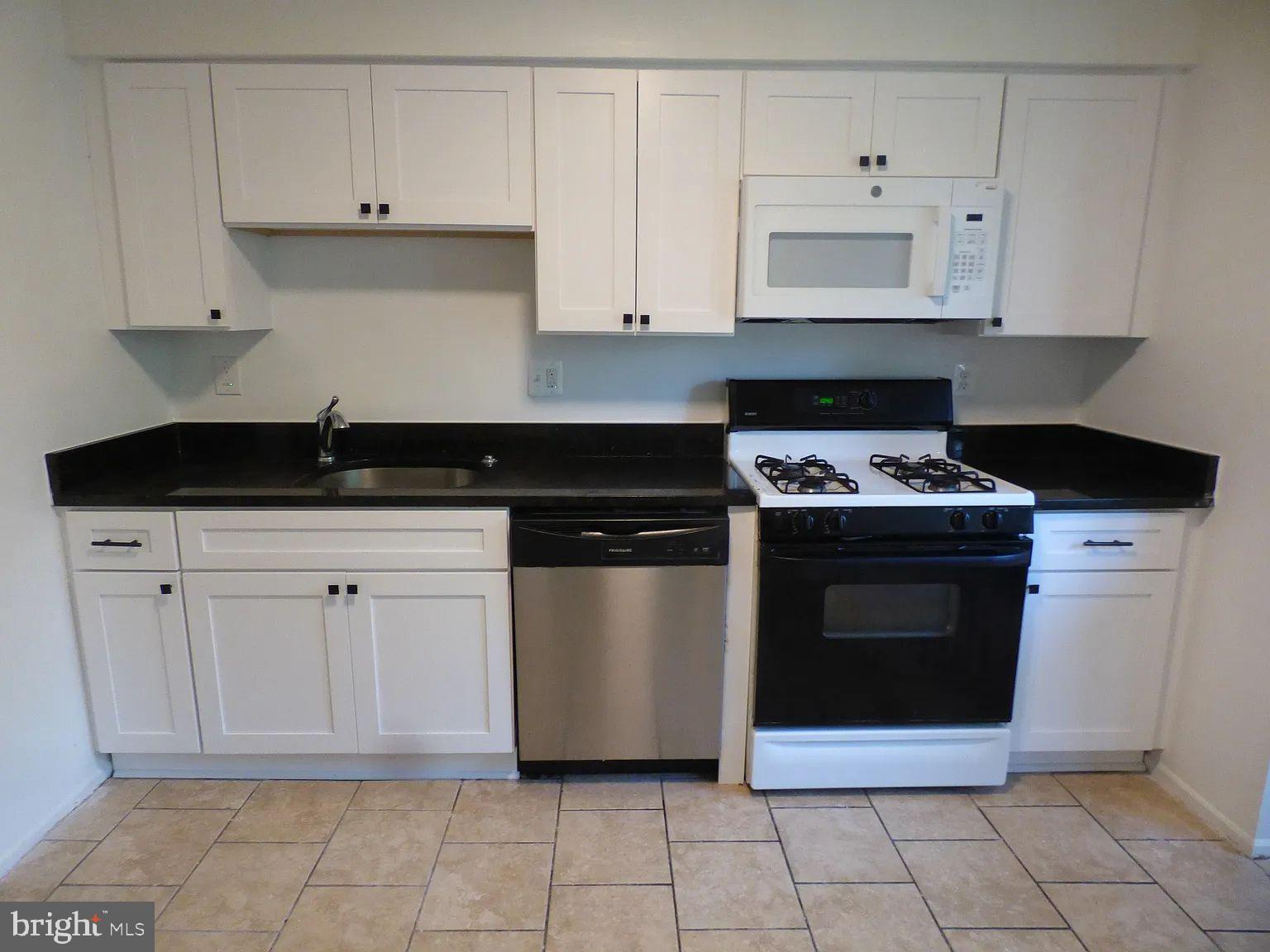 COLLEGE SQUARE - Residential Lease