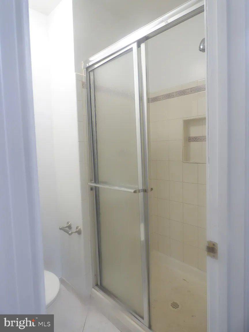 COLLEGE SQUARE - Residential Lease