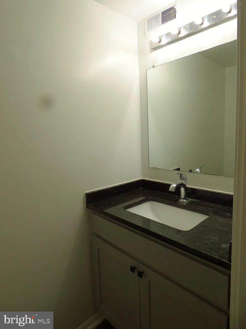 COLLEGE SQUARE - Residential Lease