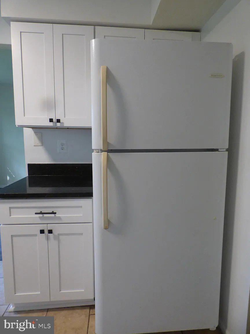 COLLEGE SQUARE - Residential Lease