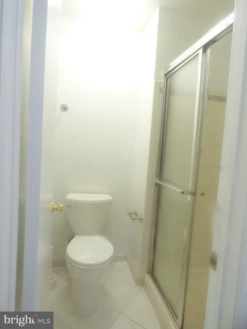 COLLEGE SQUARE - Residential Lease