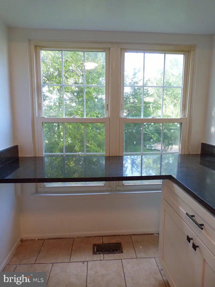 COLLEGE SQUARE - Residential Lease