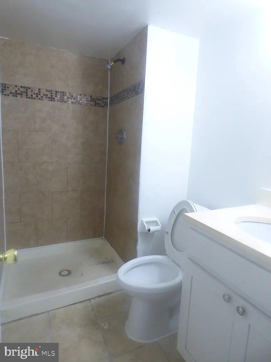 COLLEGE SQUARE - Residential Lease