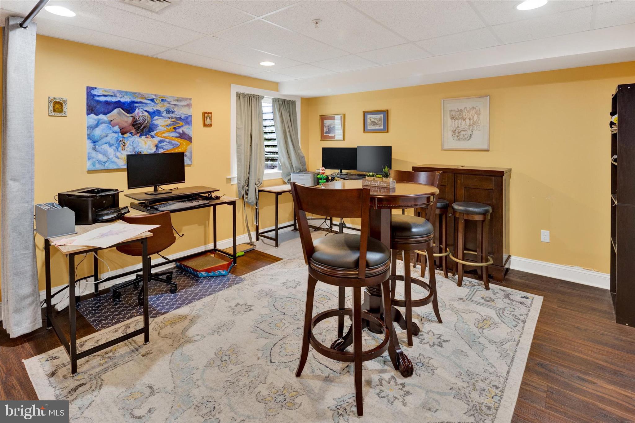 VILLAGE GREENE - Residential