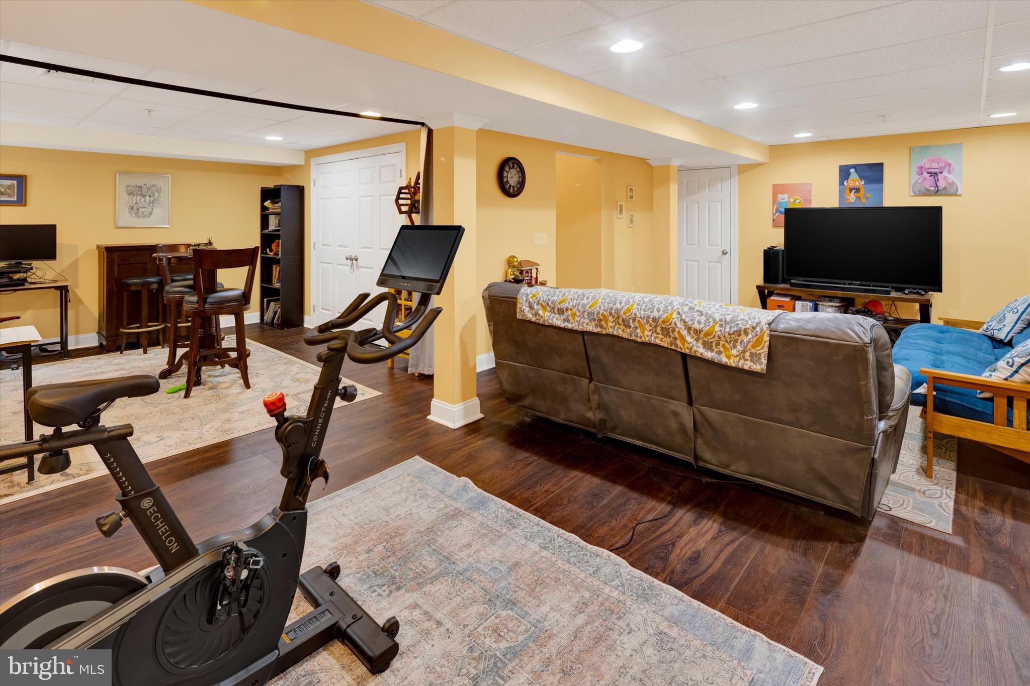 VILLAGE GREENE - Residential