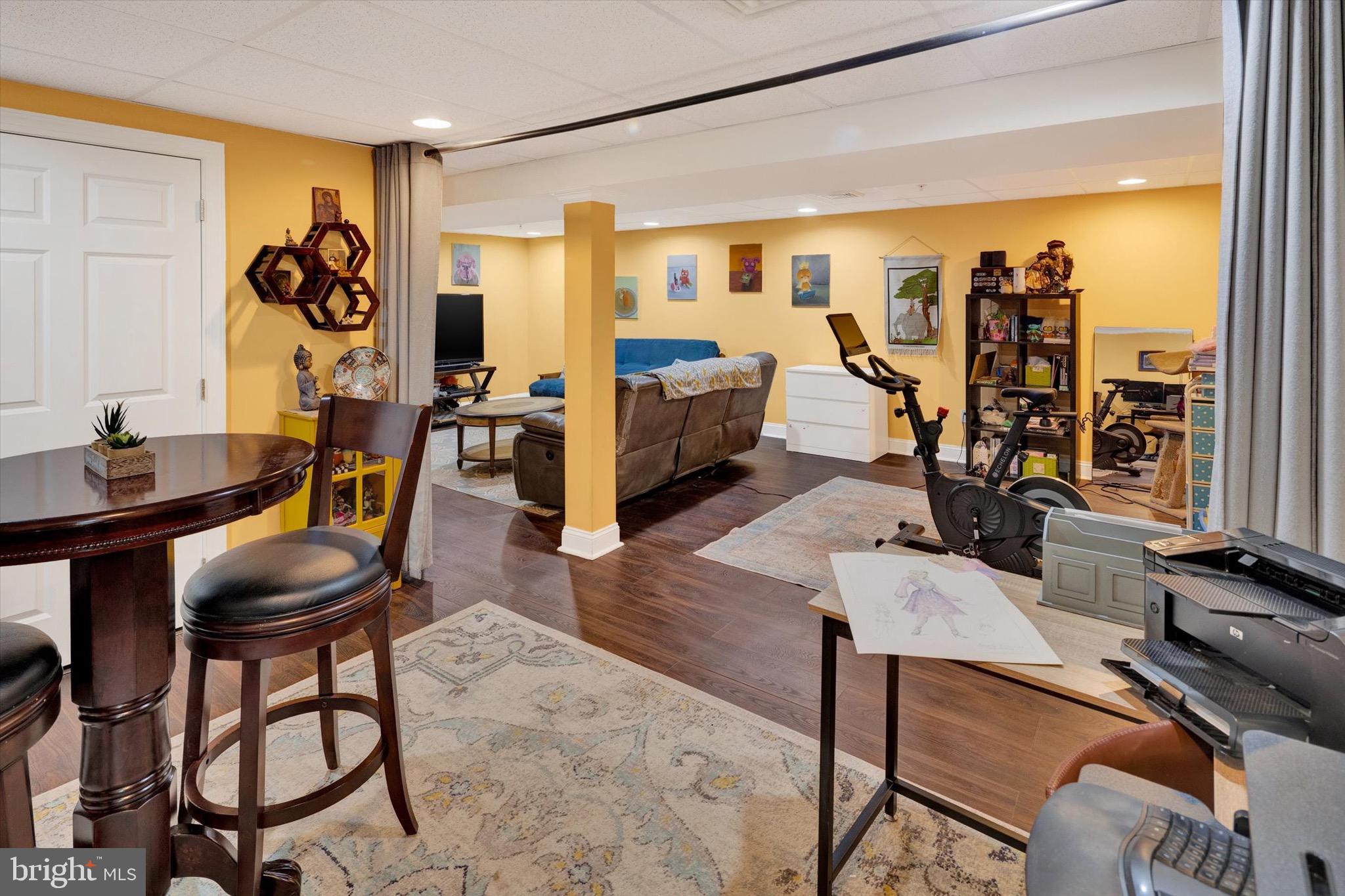 VILLAGE GREENE - Residential