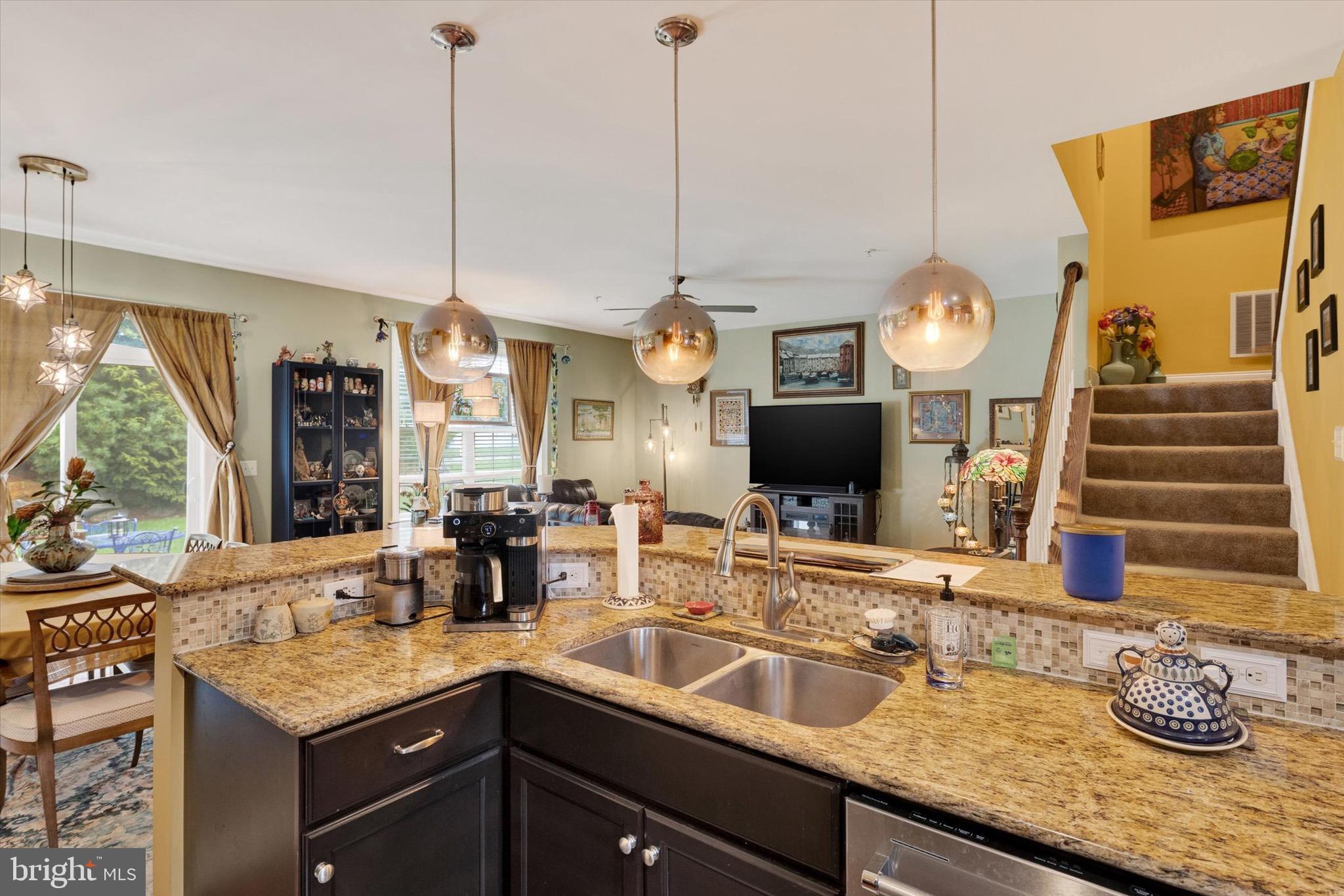 VILLAGE GREENE - Residential