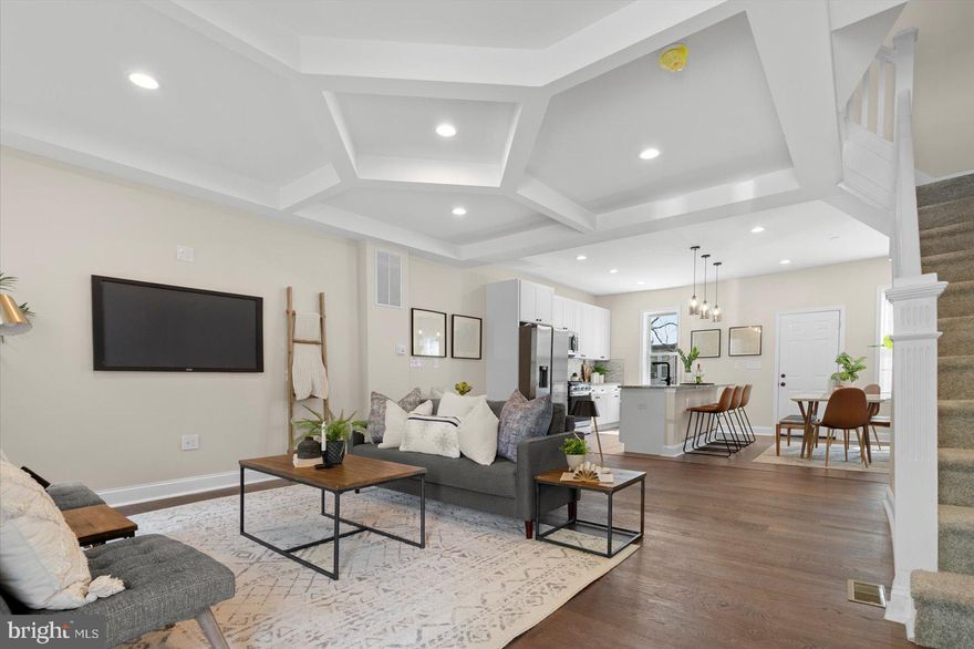 ***BACK ON THE MARKET***SELLER IS GIVING CLOSING HELP!!Welcome to 723 Linnard, This gorgeous fully rehabbed home  with 3 bedrooms and 3 full baths, all new electric, plumbing, and HVAC. This home has an open floor plan with, the floors are engineered hardwood, the kitchen has brand new cabinets, with granite counters, SS appliances, beautiful designer back splash, with matte black hardware on the cabinets. The basement is fully finished with WW carpet and full bathroom. Great space for entertaining! "THE VACANT PROPERTY NEXT DOOR IS UNDER CONTRACT WITH ANOTHER ONE OF MY CLIENTS"!!!