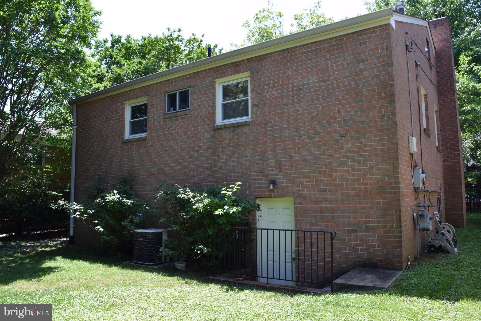 CLARENDON - Residential Lease