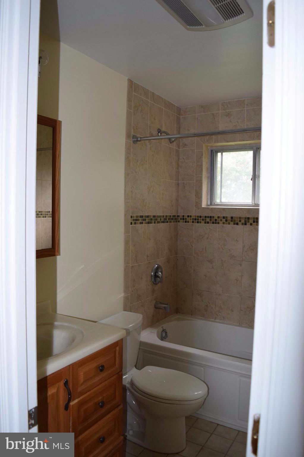 CLARENDON - Residential Lease