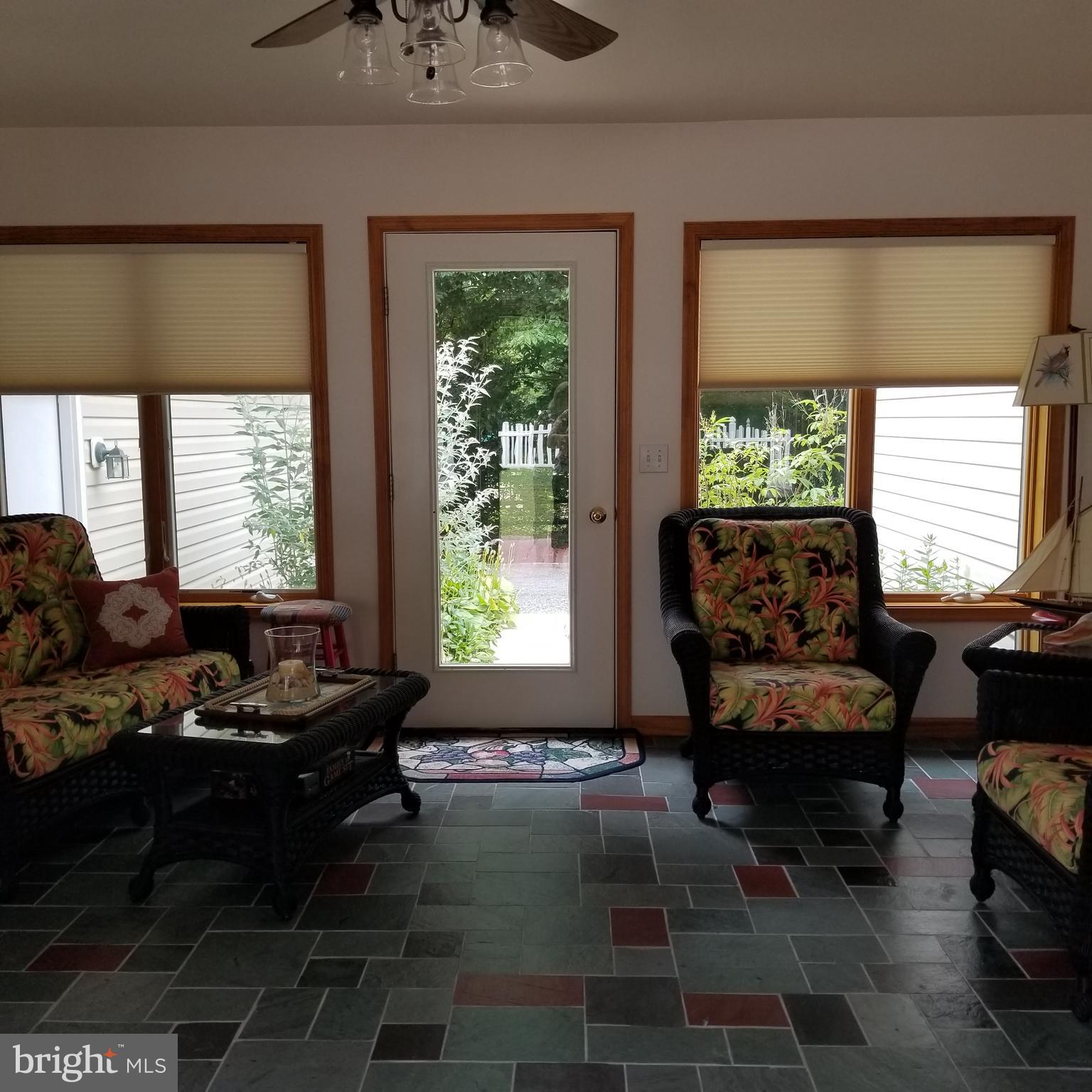 TWO JOHNS - Residential