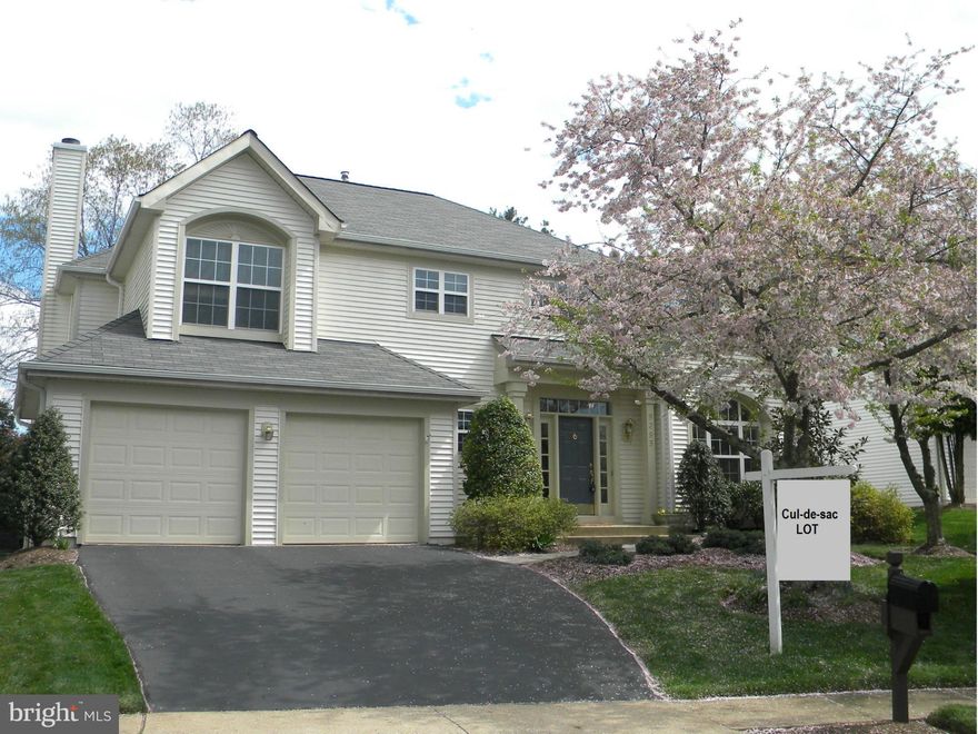 **Pristine condition.** Cul-de-sac lot, fenced yard. Best  looking home on the street, great floor-plan, Trex deck, gorgeous yard, sprinkler system, Sile-stone kitchen counters, newer appliances, remodeled master bath.Near VRE, walk across street to Wellington Community Pool.. Quick settlement possible.