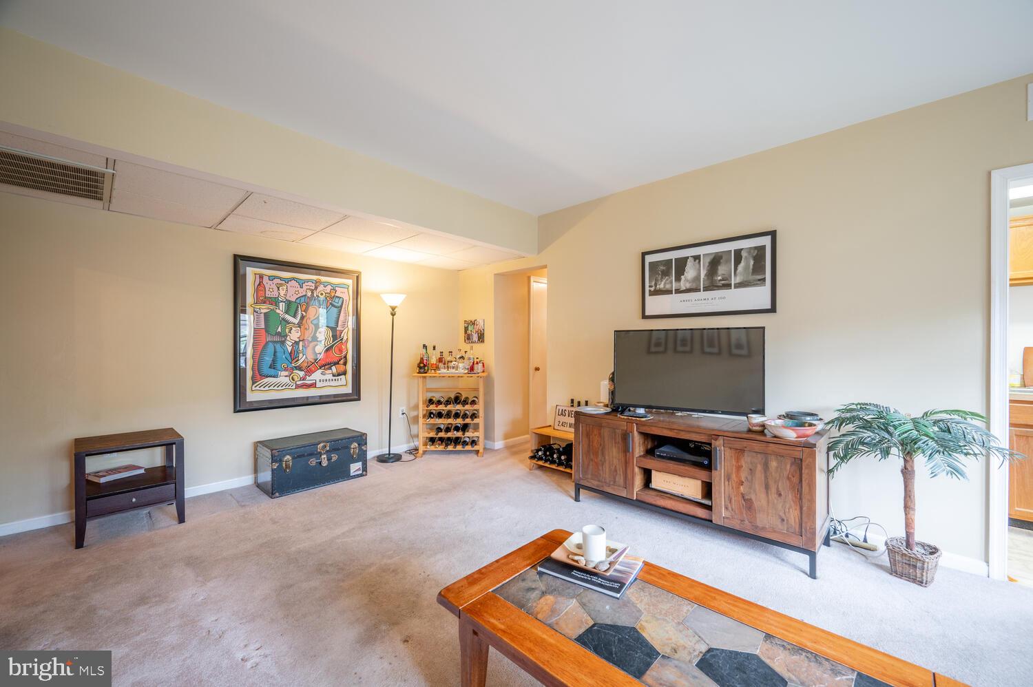 1817 N RHODES STREET N 4-260