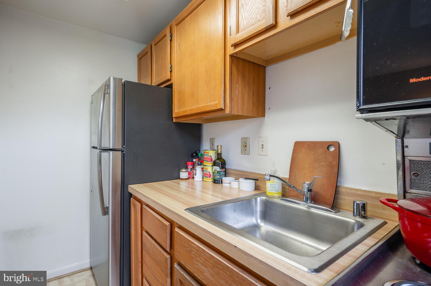 1817 N RHODES STREET N 4-260