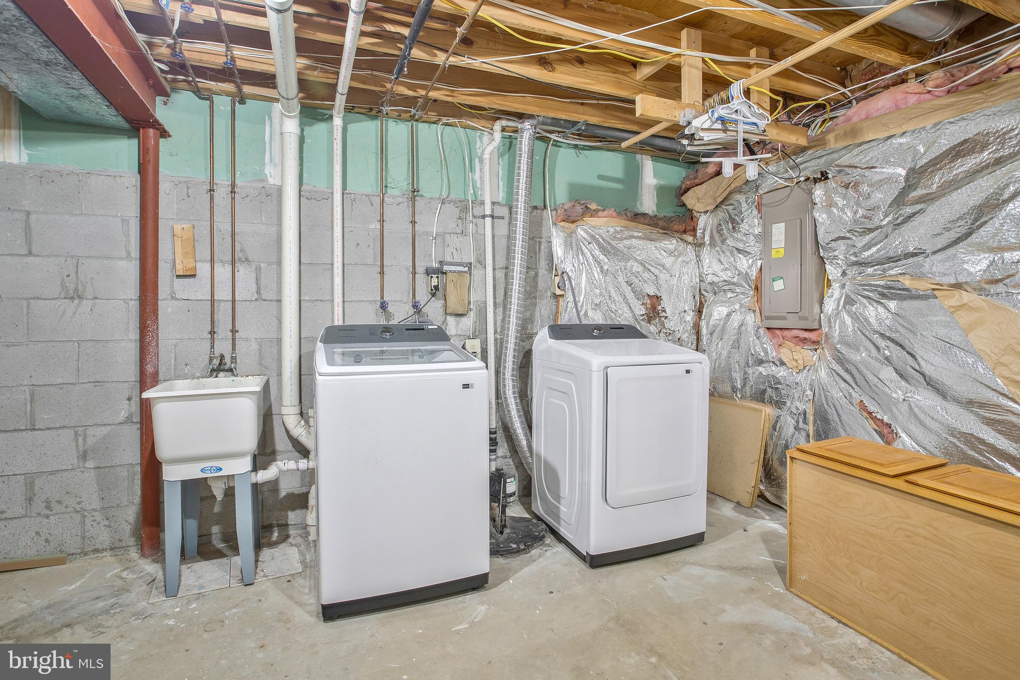 CLOVERFIELD MANOR - Residential