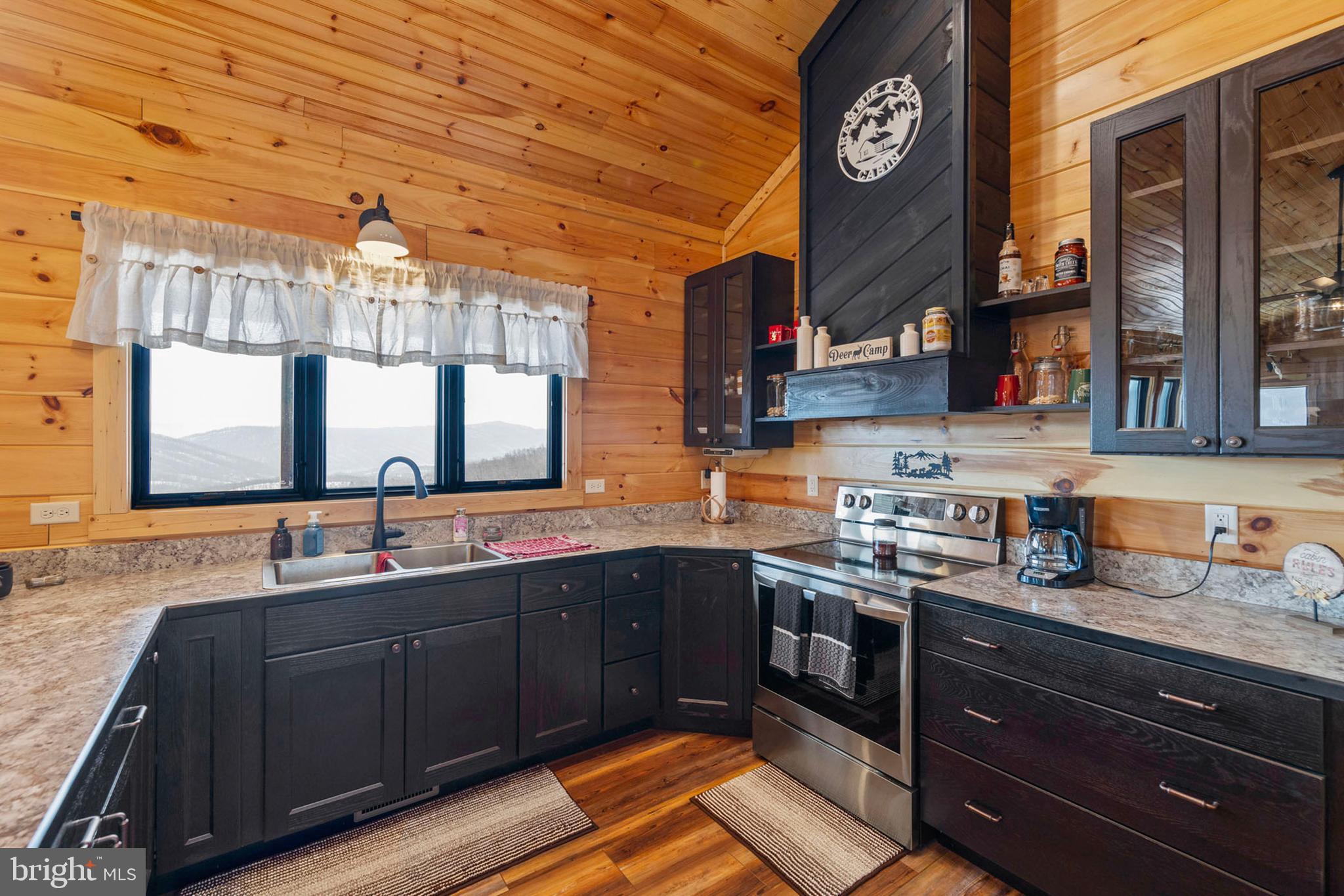 BLUFFS ON THE POTOMAC - Residential