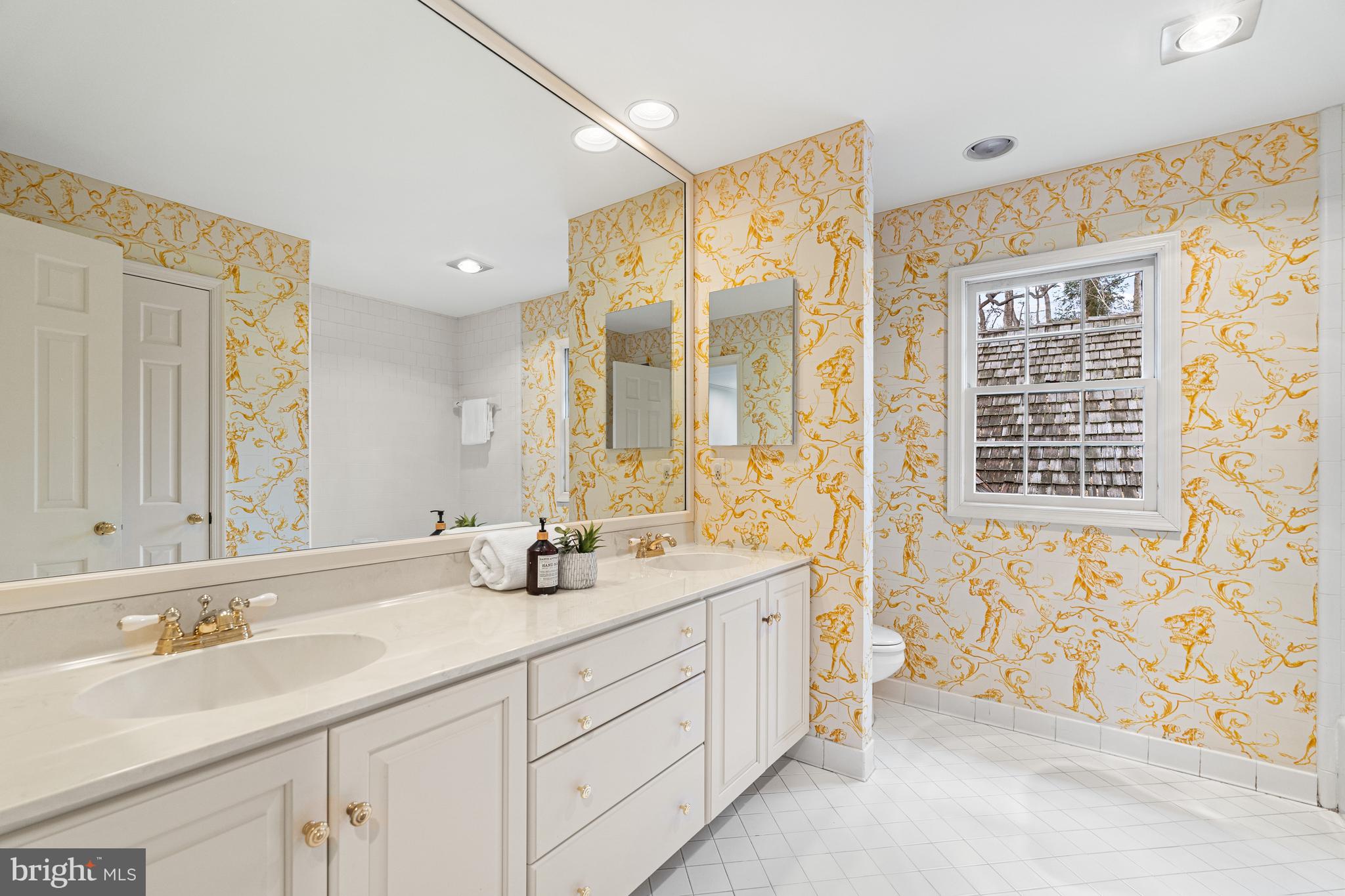 POTOMAC OUTSIDE - Residential