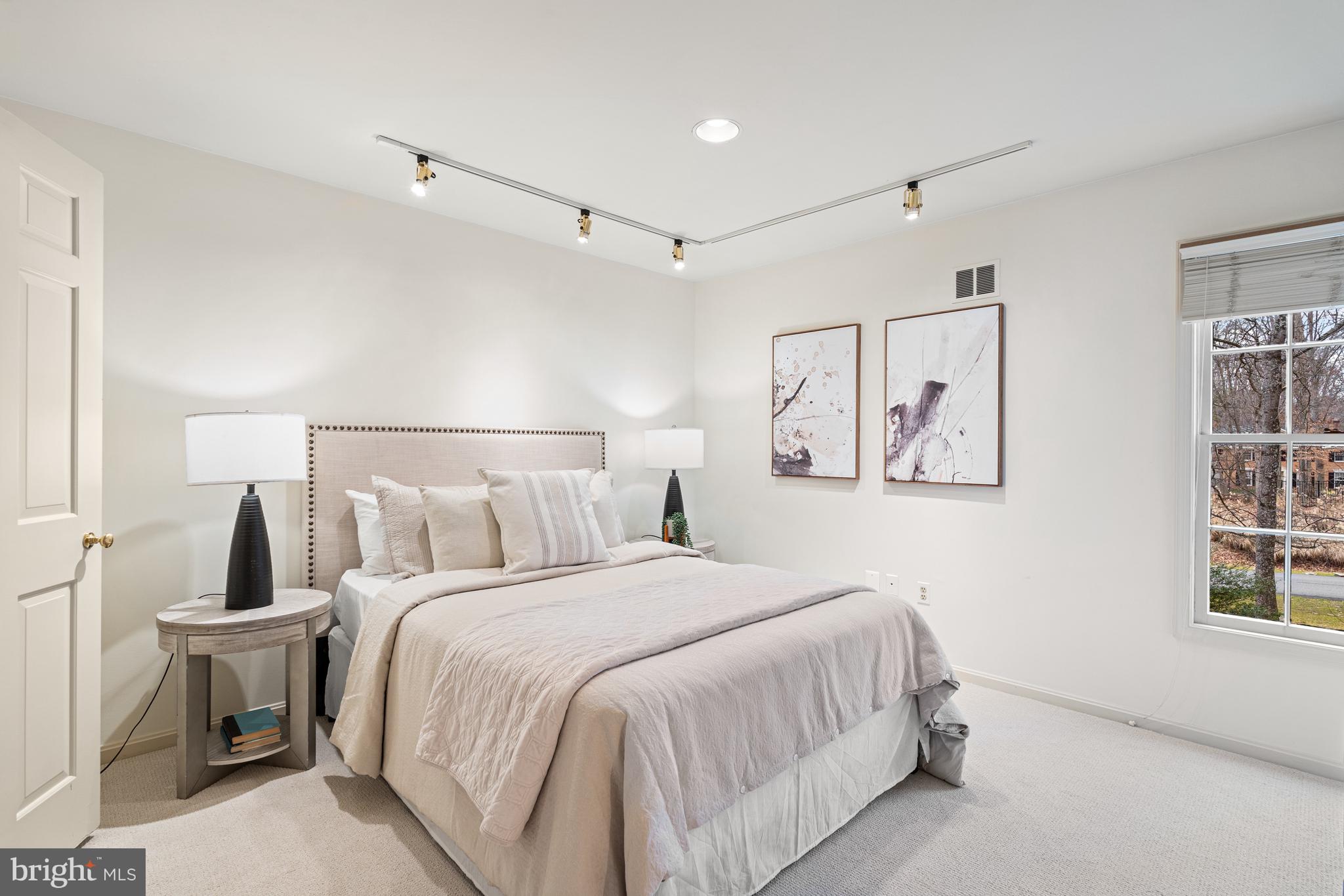 POTOMAC OUTSIDE - Residential