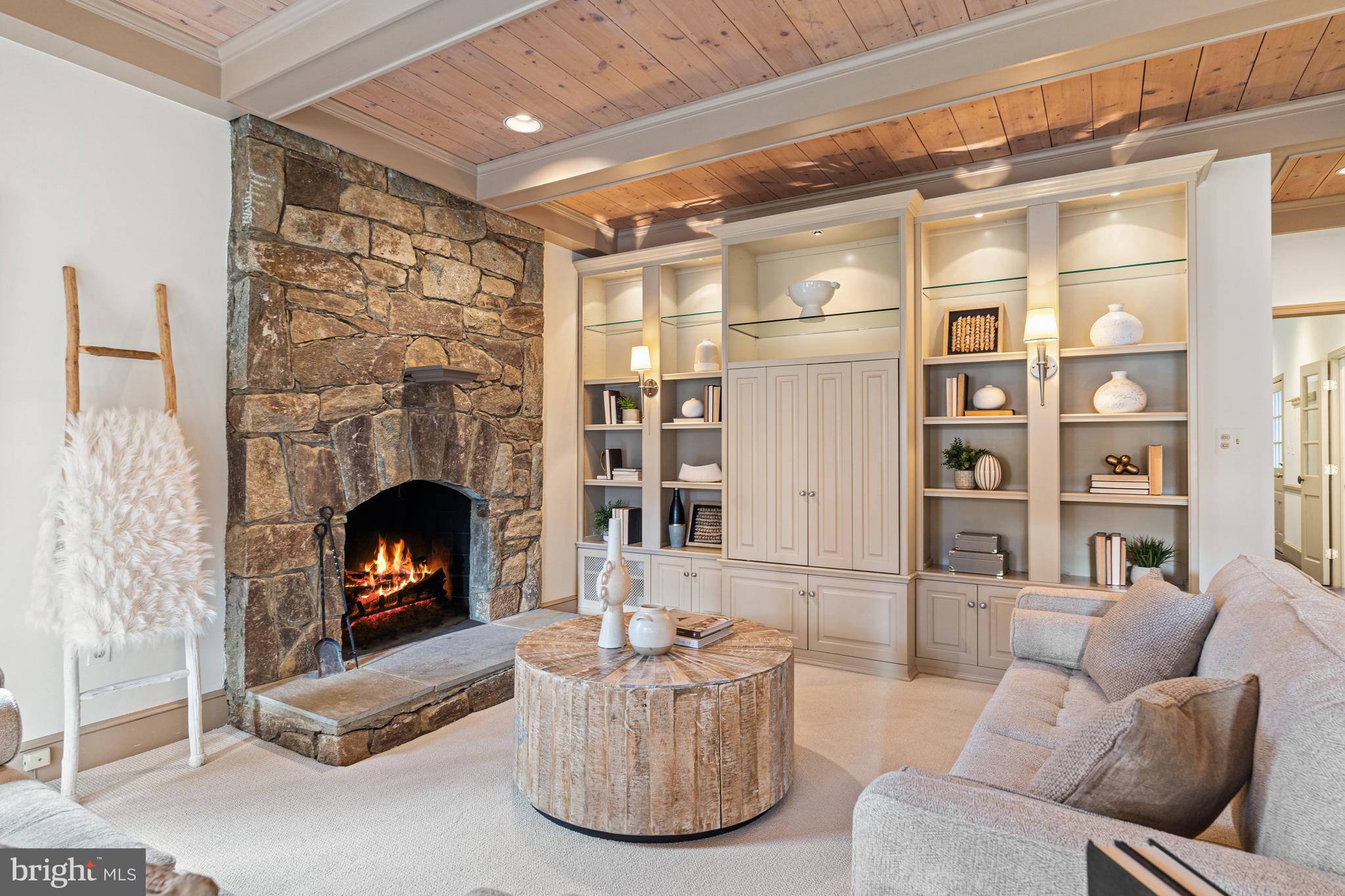 POTOMAC OUTSIDE - Residential