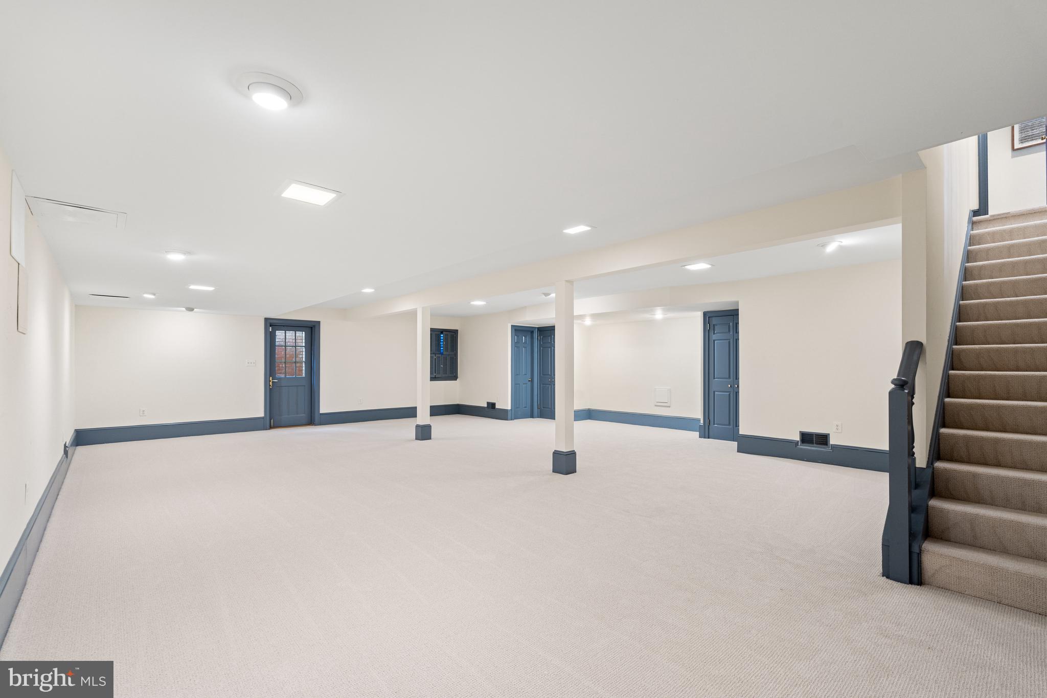 POTOMAC OUTSIDE - Residential