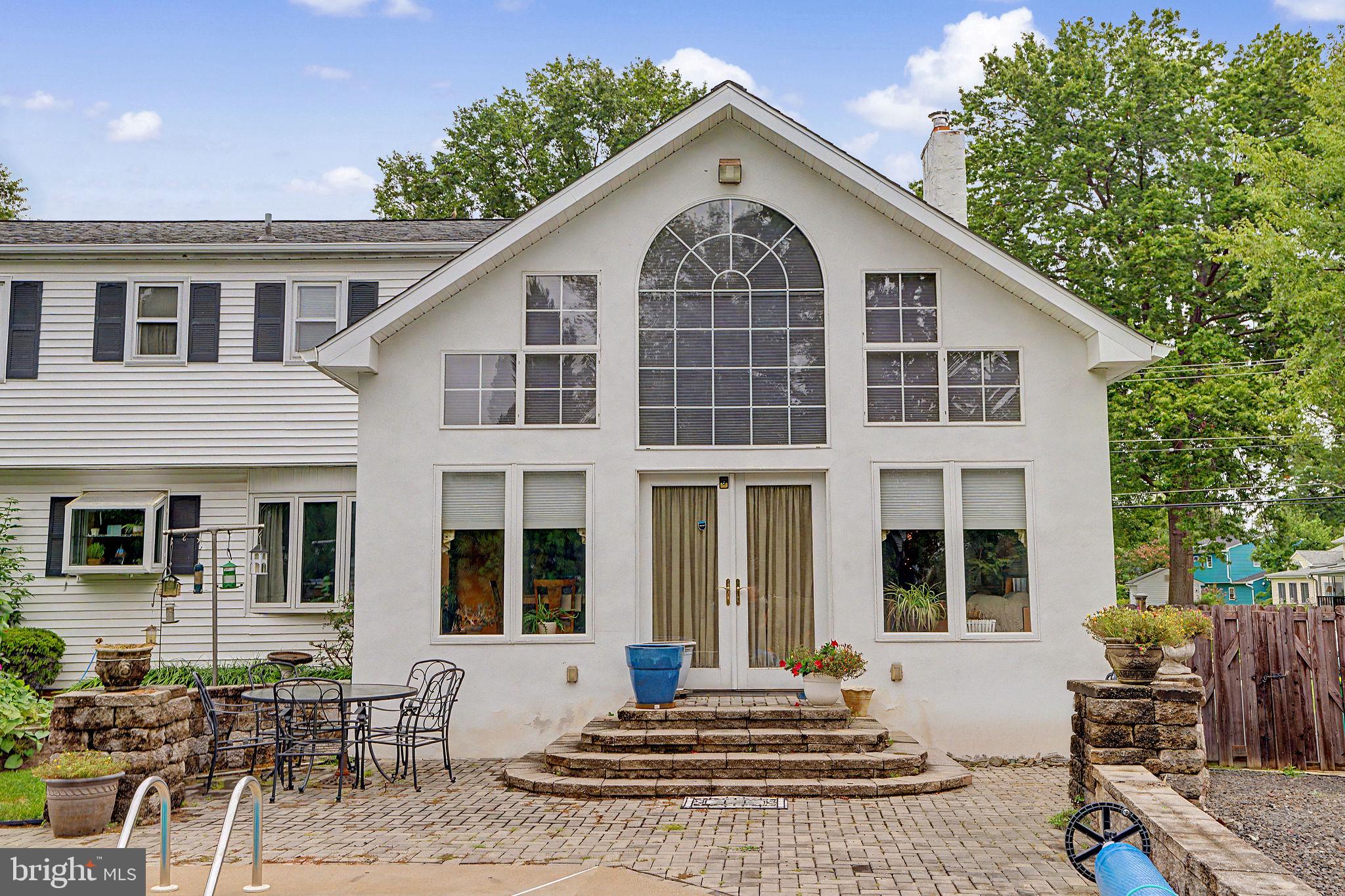 252 WALTON DRIVE