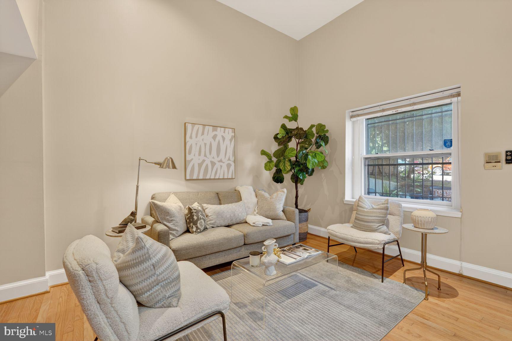523 8TH STREET NE T2