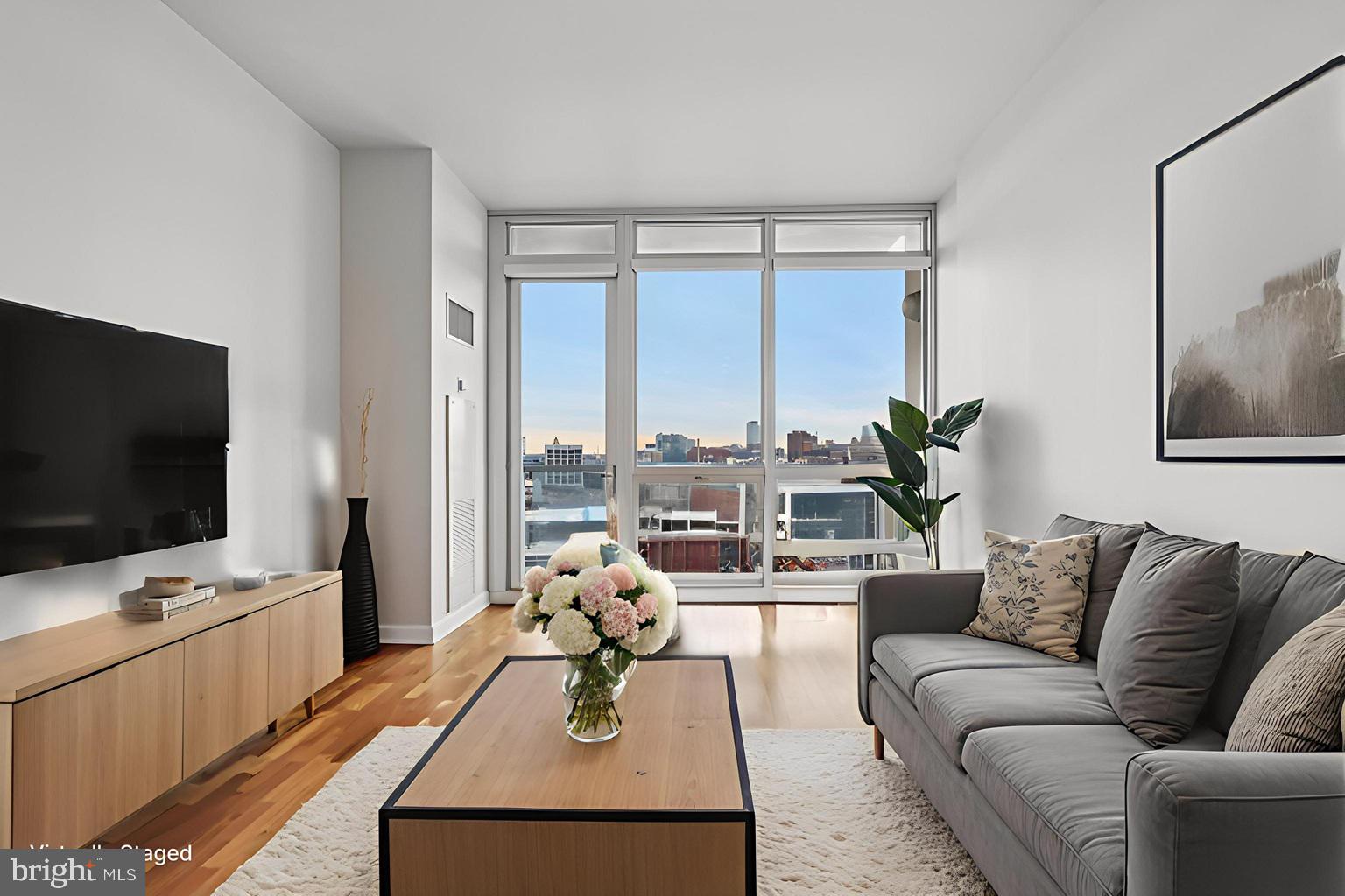 901 N PENN STREET F1502