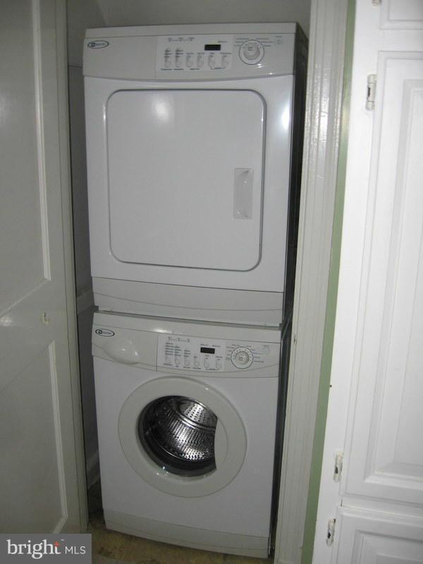 ARLINGTON VILLAGE - Residential Lease