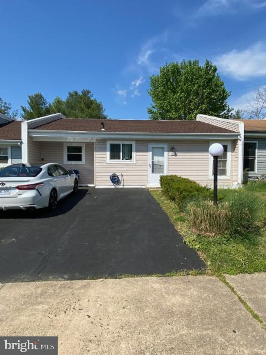 3.BR, 1.BA and ½ BA home with 2 car driveway, huge fenced back yard. Good size rooms, cathedral ceilings, Shows well!! .Located to commuter routes, shops and restaurants.